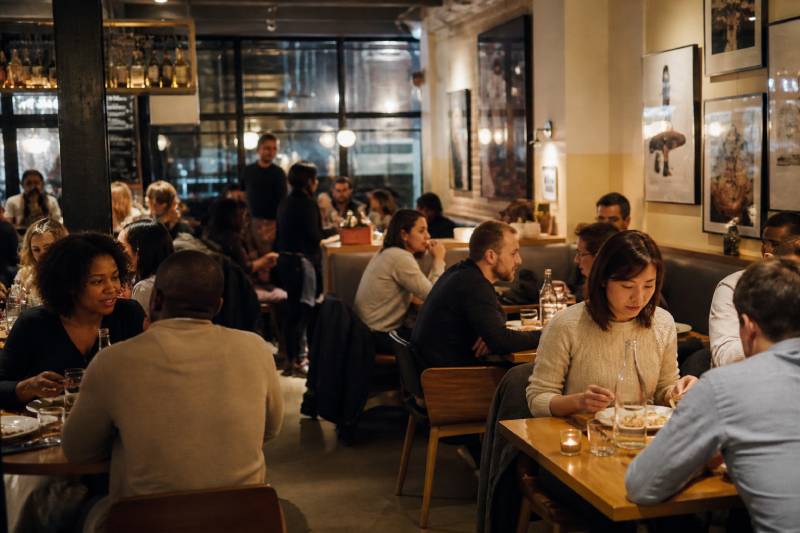 busy-restaurant